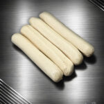 Berliner Currywurst ohne Darm, frisch gebraten, zart und goldbraun aus Berlin Bildtitel: Berliner Currywurst ohne Darm