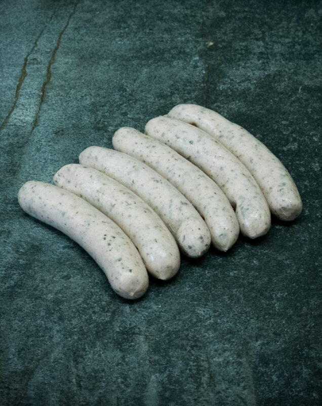 Mini Rostbratwurst aus deutschem Schweinefleisch auf Grillrost