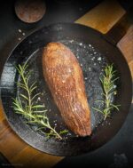 Teres Major Creekstone Farms USA in der Pfanne gebraten mit gleichmäßiger Bräune