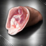 Schweinshaxe vom regionalen Duroc-Schwein, roh mit Schwarte