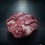 Zartes, mageres Fläminger Kalbsgulasch aus der Region Berlin-Brandenburg, handwerklich geschnitten