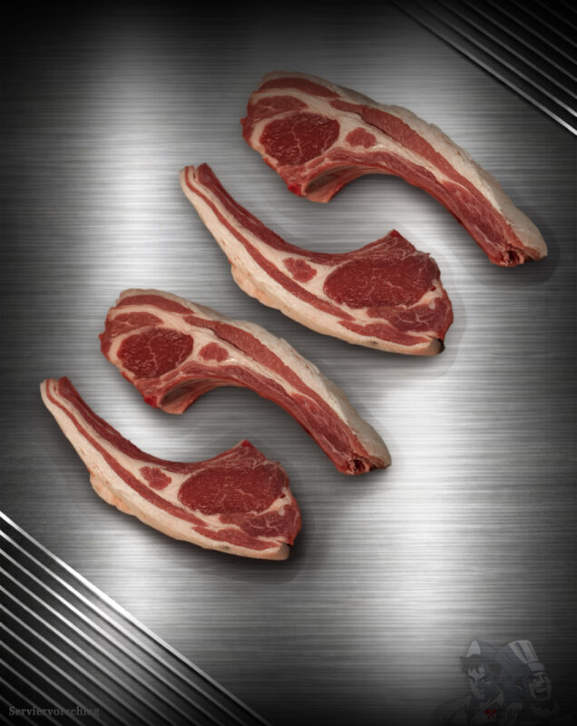 Frische Lammkoteletts vom Müritzer Weidelamm , am Knochen geschnitten