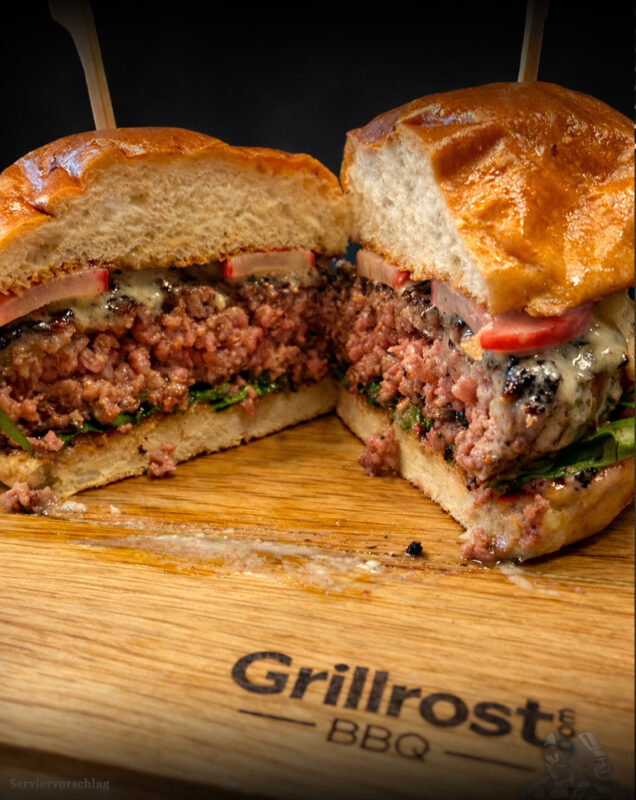 Haché Beef Burger Patty aus Frankreich vom Charolais-Rind als saftiger Gourmet-Burger, frisch gegrillt und serviert