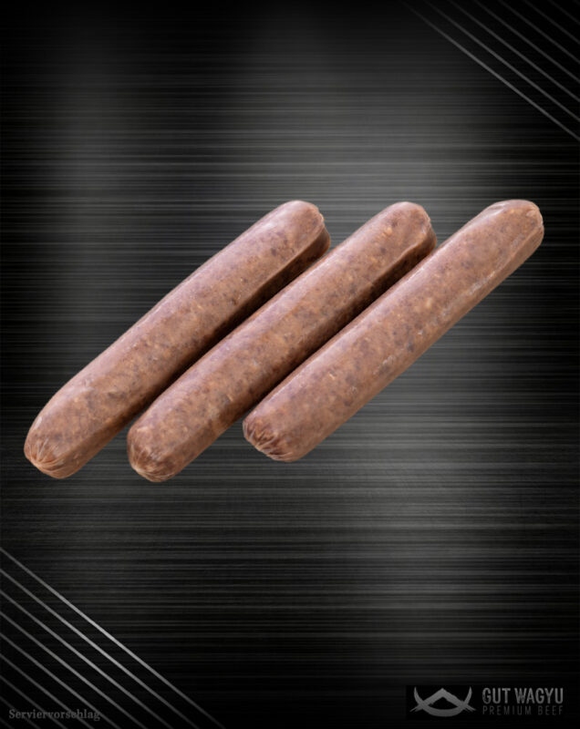 Rohe Wagyu Bratwurst aus Deutschland mit feiner Marmorierung auf metallischem Hintergrund