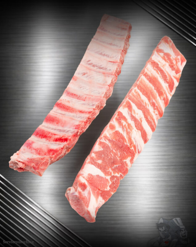 Rohe Spareribs vom regionalen Strohschwein mit feiner Fettstruktur und kräftiger Fleischaufllage