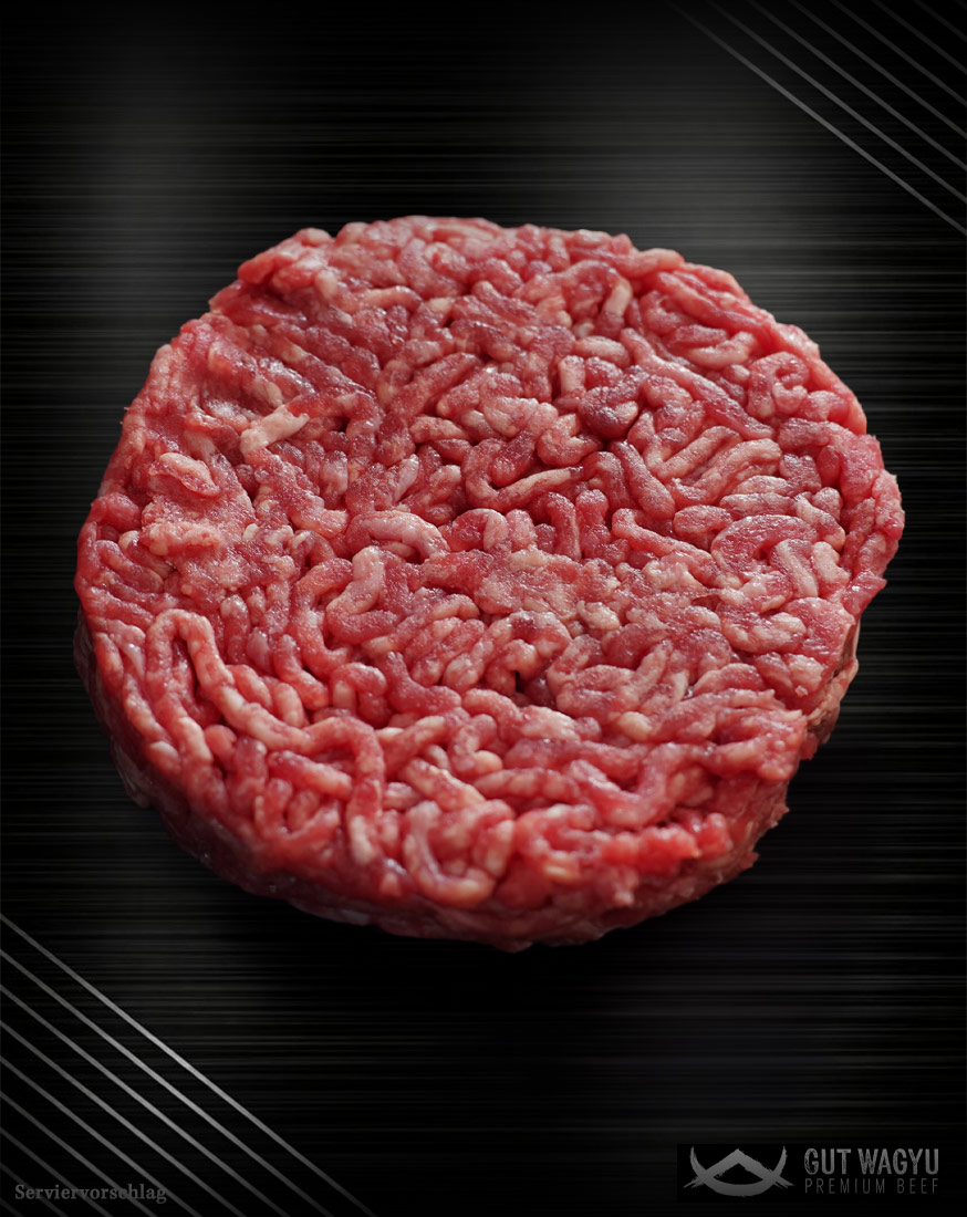 Wagyu Haché Burger Patties aus Deutschland Rohe Wagyu Haché Burger Patties mit feiner Marmorierung auf edlem Hintergrund