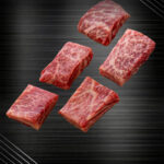 Wagyu Japanese Cut aus Deutschland mit feiner Marmorierung auf edlem Untergrund