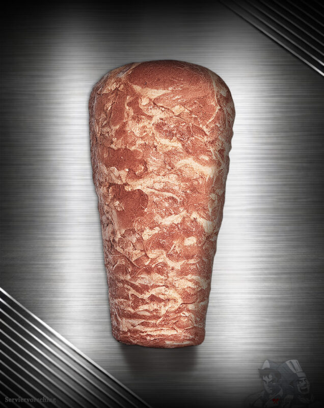 Handgeschichteter 3 kg Yaprak Döner aus Kalbfleisch auf dem Dönerspieß